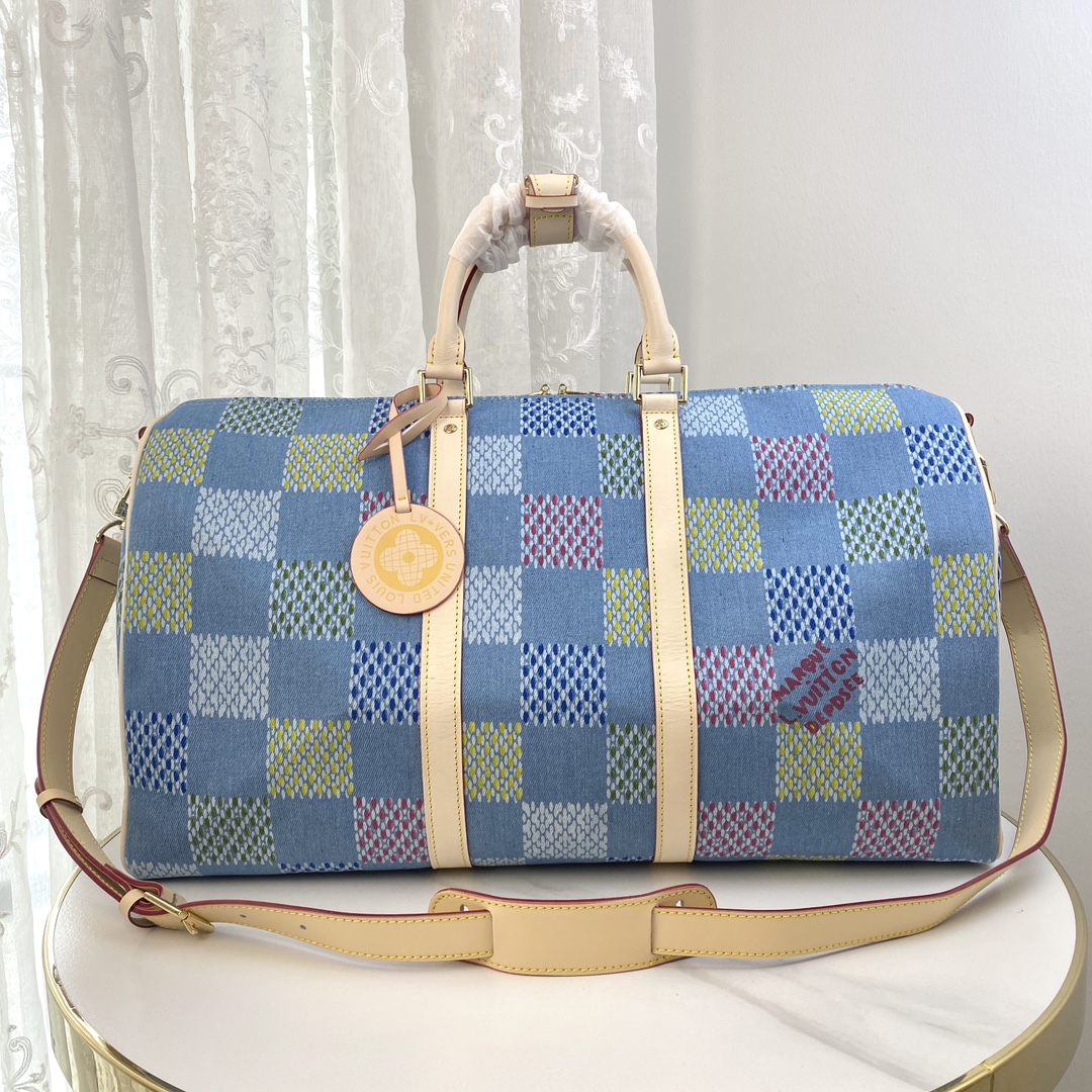 LV bag 679